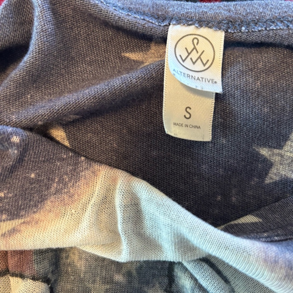 shirt size small - Picture 4 of 5